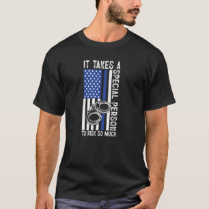 非常に政治的な危険を冒す特別な人を青い線で示す Tシャツ
