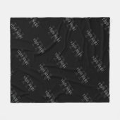 非常に濃いグレーと黒のモノグラム名パターン フリースブランケット (正面(横))