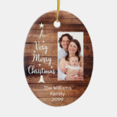 非常に陽気なクリスマスツリーの写真素朴木材 セラミックオーナメント (正面)