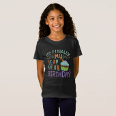 面白いうるう年誕生日 お誕生日おめでとう Tシャツ (正面フル)