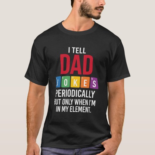 面白いお父さんジョーク 定期的にダジャレを言う Tシャツ (正面)