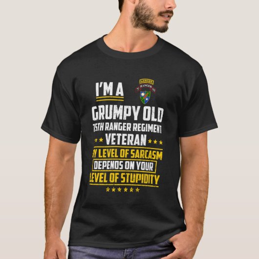 面白いことに私は75歳のグリンピーな第75レンジャー連隊の退役軍人 Tシャツ (正面)