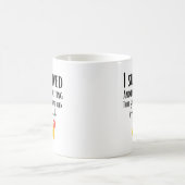 面白いことに、また会議を生き残った コーヒーマグカップ (中央)