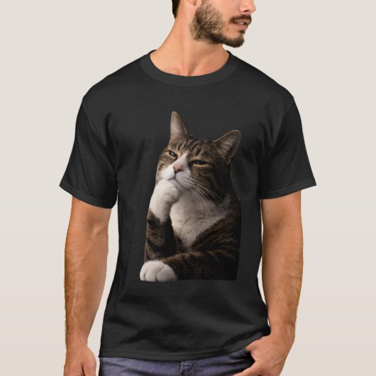 面白いことを考える猫 Tシャツ (正面)