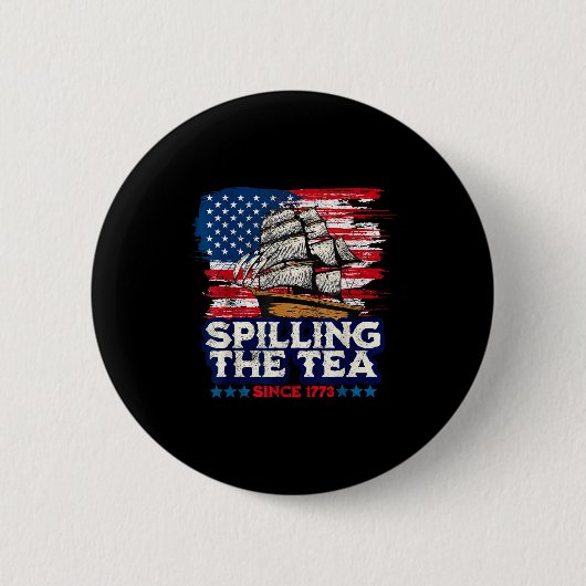 面白いアメリカ歴史教師 ボストンで紅茶を売るシーン 缶バッジ (正面)