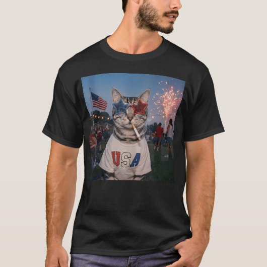 面白いアメリカ猫 7月4日 愛国的な猫の煙草 Tシャツ (正面)