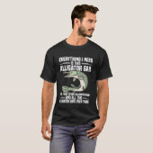 面白いアリゲーターガー釣り 1 Tシャツ (正面フル)