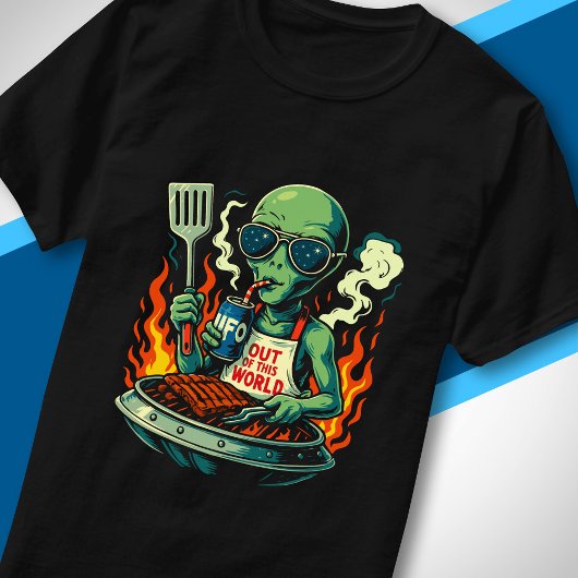 面白いエイリアンBBQイラスト レトロSFグリル Tシャツ
