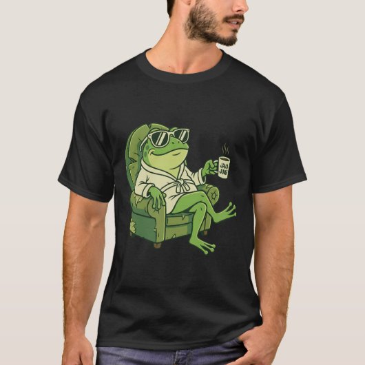 面白いカエルがコーヒーを飲むキュートな漫画デザイン Tシャツ (正面)