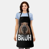 面白いカピバラ Bruh エプロン (着用した状態)