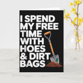 面白いガーデニングユーモア 無料の時間をかわいい Ss と過ごす カード (黄色い花)