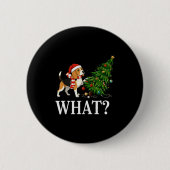 面白いクリスマスのビーグル犬がクリスマスツリーを倒す 缶バッジ (正面)