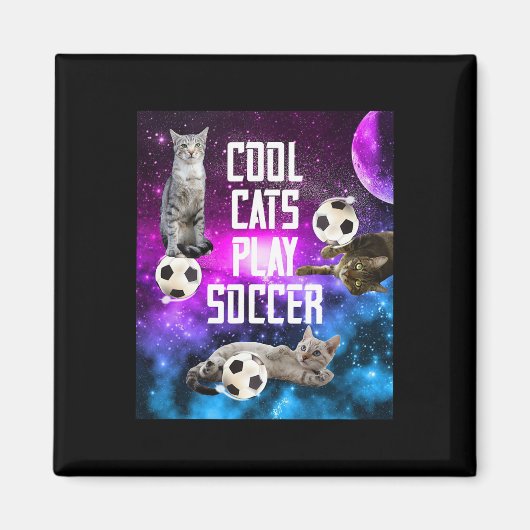 面白いサッカーデザインの猫 マグネット (正面)