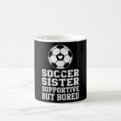 面白いサッカー姉妹 サポートする兄弟 サッカー ファン コーヒーマグカップ (中央)