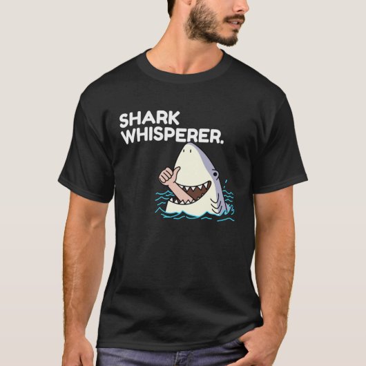 面白いサメのささやき人 Tシャツ (正面)