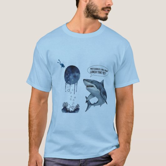 面白いサメ スキューバダイバー 昼食時間 ? Tシャツ (正面)