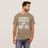 面白いショットプット投げ手によって簡単に気が散る Tシャツ (正面フル)
