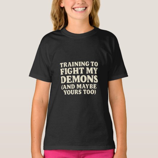 面白いジムの引用 – 「悪魔と戦うためにトレーニングする (an tシャツ (正面)