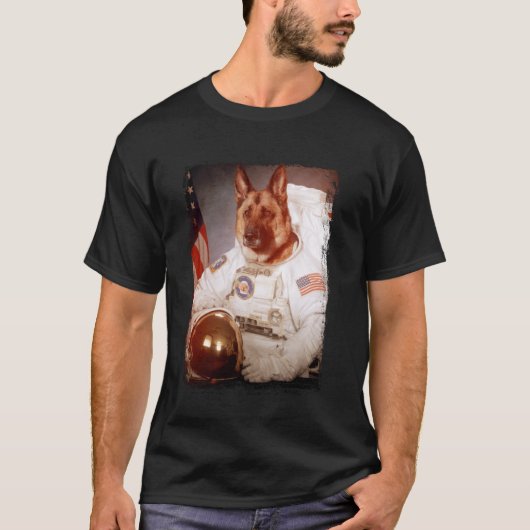 面白いジャーマンシェパード宇宙飛行士スペースドッグ動物A Tシャツ (正面)