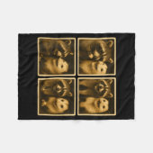 面白いスムとアライグマのフォトブースセルフィートラッシュフェア フリースブランケット (正面(横))