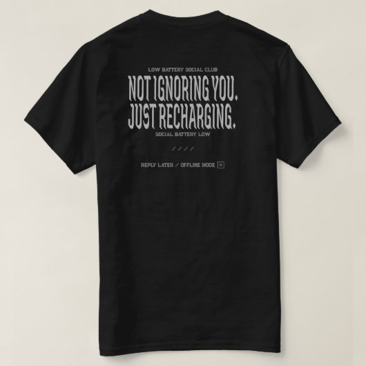 面白いソーシャルバッテリー引用タイポグラフィ Tシャツ (デザイン裏面)