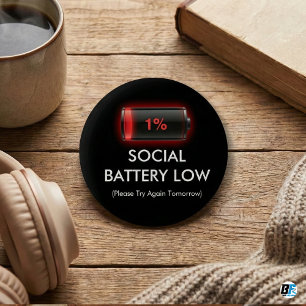 面白いソーシャルバッテリー残量少 1% 赤い充電バー Introv 缶バッジ