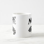 面白いダメ 今日は無理 ハイタテアライグマ コーヒーマグカップ (中央)