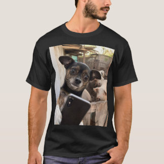 面白いチワワの自撮りファームTシャツ Tシャツ