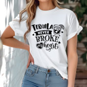 面白いテキーラは私の心を壊したことはない Tシャツ