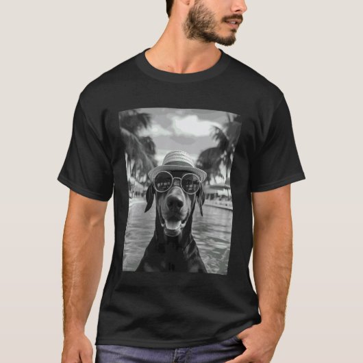 面白いドーベルマンピンシャーの自撮り犬の夏休み Tシャツ (正面)
