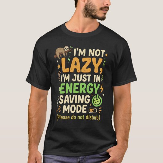 面白いナマケモノのエナジーセーブモード タイポグラフィーデザイン Tシャツ (正面)