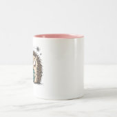 面白いハリネズミのコーヒー好きデザイン  ツートーンマグカップ (中央)