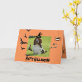 面白いハロウィンカードに可愛いバスセットハウンド カード (黄色い花)