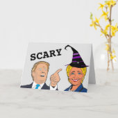 面白いハロウィンヒラリーとトランプのカード カード (黄色い花)