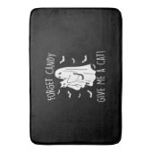 面白いハロウィン忘れ猫幽霊キャンディ与えメ猫 バスマット (正面縦)