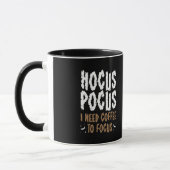 面白いハロウィーンに焦点を合わせるためにコーヒーが必要なHocus Pocus マグカップ (左)