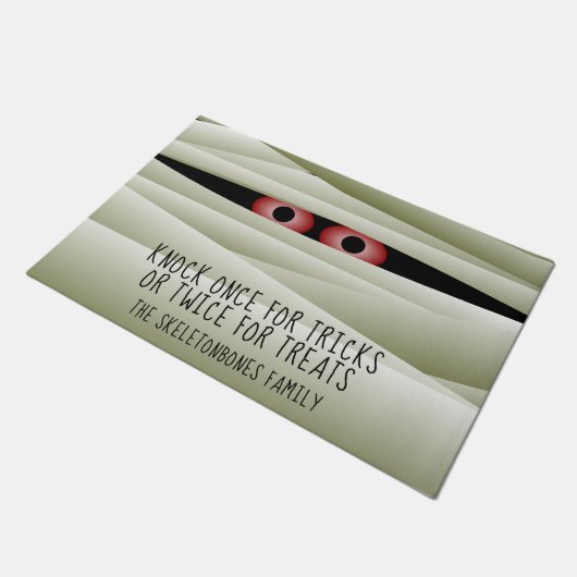 面白いハロウィーンのミイラの怪物の目の整形 ドアマット (アングル)