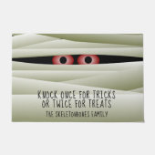 面白いハロウィーンのミイラの怪物の目の整形 ドアマット (正面)