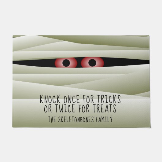 面白いハロウィーンのミイラの怪物の目の整形 ドアマット (正面)