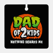 面白いハロウィーン何も怖い2つの子供のパパ メタルオーナメント (正面)