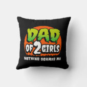 面白いハロウィーン何も怖い2女の子のパパ クッション (裏面)