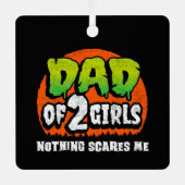 面白いハロウィーン何も怖い2女の子のパパ メタルオーナメント (正面)