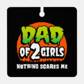 面白いハロウィーン何も怖い2女の子のパパ メタルオーナメント (正面)