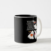 面白いハロウィーン幽霊プンブディナーパーティー ツートーンマグカップ (正面右)