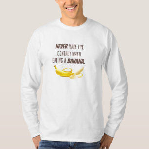 面白いバナナのプレゼント。 決して目を合わせるな... Tシャツ
