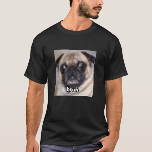 面白いパグの犬の顔のぼやけたミーム かわいい Tシャツ (正面)