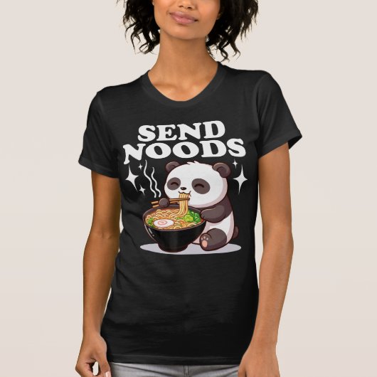 面白いパンダがラーメンを食べるダジャレかわいい Tシャツ (正面)