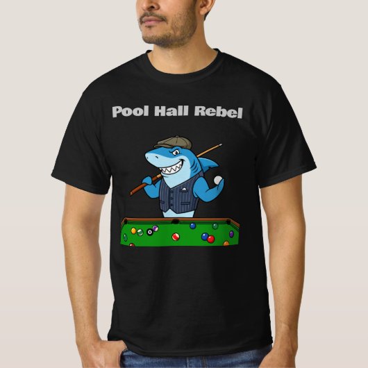 面白いビリヤードのプールホール反逆者 Tシャツ (正面)