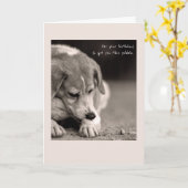 面白いビーグルの誕生日カード カード (黄色い花)