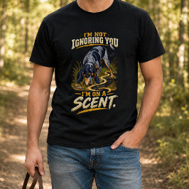 面白いブルーティック・クーンハウンド においを追ってます Tシャツ